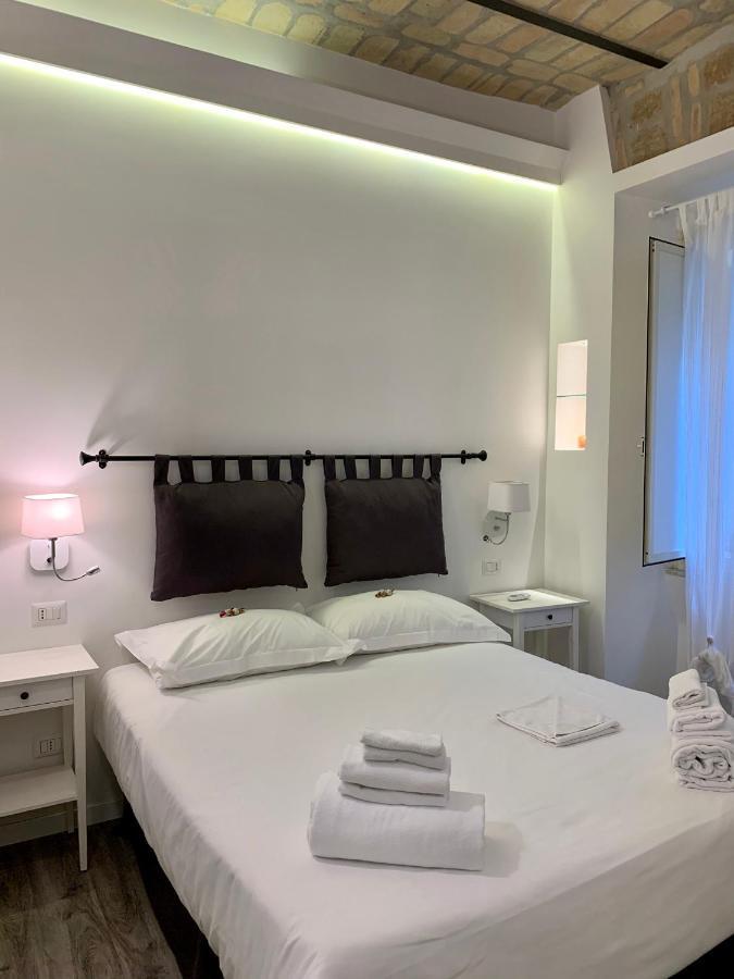 Luxury Rooms Near Colosseum Rome Exterior photo