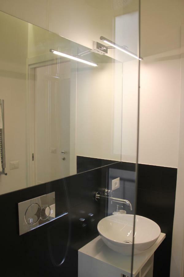 Luxury Rooms Near Colosseum Rome Exterior photo